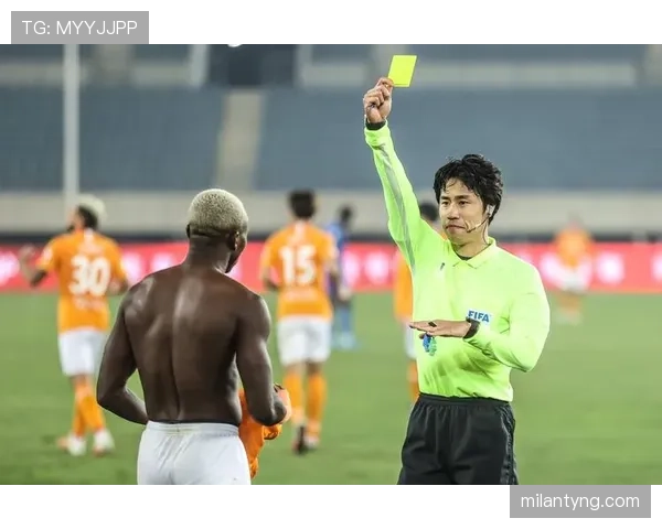 裁判为何对脱衣庆祝直接出示黄牌？规则解读解析处罚依据