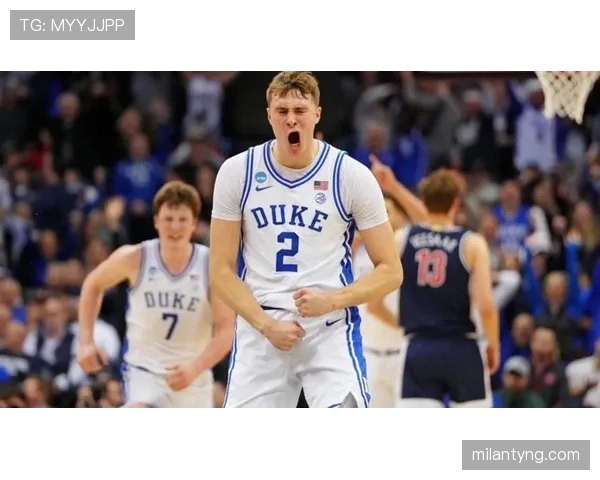 库珀·弗拉格无球跑动提升球队进攻节奏，单场多次制造空位三分机会