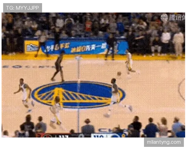 扬尼斯挡拆强突制造高效内线胜过库里外线拉扯